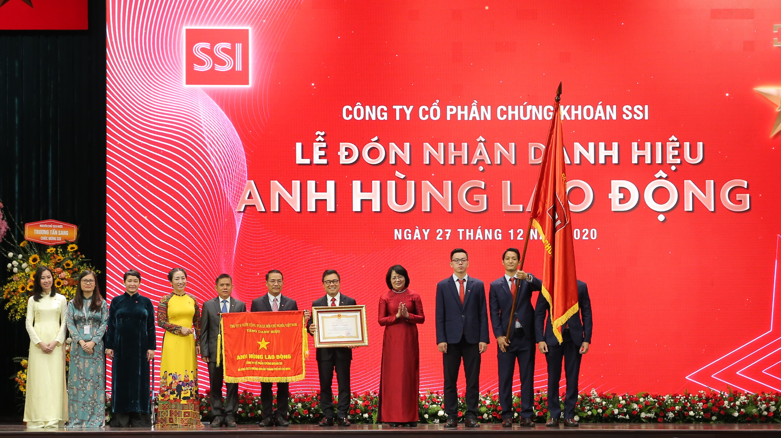 Phó chủ tịch nước Đặng Thị Ngọc Thịnh trao tặng danh hiệu Anh hùng Lao động thời kỳ đổi mới cho SSI
