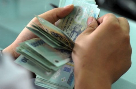 Trả lời chất vấn tại phiên họp Ủy ban Thường vụ Quốc hội ngày 21/8 vừa qua, Thống đốc Ngân hàng Nhà nước Nguyễn Văn Bình đưa ra thông tin đáng chú ý: “Chúng tôi sẽ cương quyết ban hành trong tháng 8 và tháng 9 này, đặc biệt các văn bản có liên quan đến các thể lệ chế độ tín dụng”.