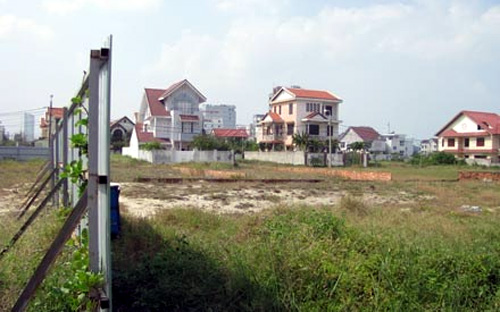 Bộ Tài nguyên và Môi trường cho biết, qua kiểm tra năm 2012 đã phát hiện gần 8.200 tổ chức vi phạm với diện tích 128.000 ha.