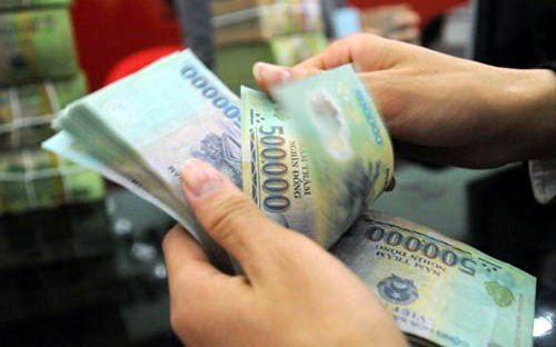  Kể từ 26/3, lãi suất tối đa áp dụng đối với tiền gửi có kỳ hạn từ 1 tháng đến dưới 12 tháng giảm từ 8%/năm xuống 7,5%/năm.<br><i></i>