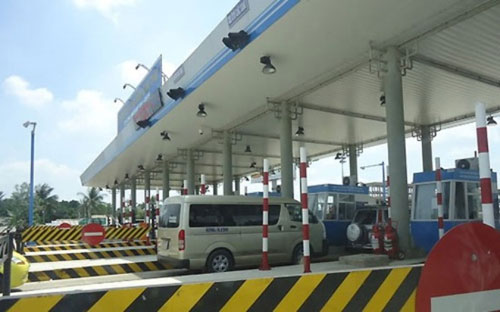 Ngân hàng Nhà nước nhấn mạnh đến thực tế thay đổi chính sách về thu phí của Nhà nước đối với các dự án BOT, tiềm ẩn rủi ro rất lớn cho ngân hàng khi cấp tín dụng, ảnh hưởng trực tiếp đến nguồn thu nợ của ngân hàng.