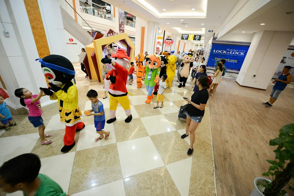 Với mục tiêu “sắm thả ga”, “trăm ưu đãi”, cùng các hoạt động lễ hội vô cùng sôi động vào các ngày thứ Ba, thứ Năm và thứ Bảy hàng tuần, chương trình giúp người tiêu dùng mua sắm tiết kiệm, hiệu quả trong một không khí hứng khởi.
