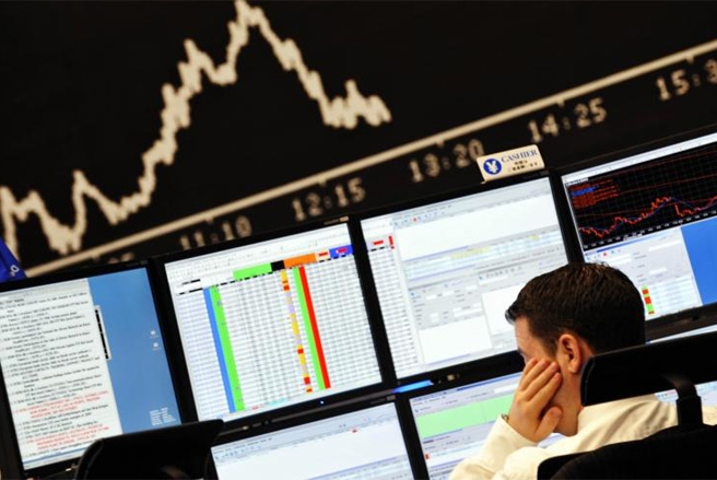 Cuộc khủng hoảng “nợ dưới chuẩn tại Mỹ” do chính sách lãi suất thấp duy 
trì từ đầu những năm 2000 nhanh chóng lan rộng thành cuộc khủng hoảng 
tài chính - ngân hàng khi kéo sụp hàng loạt các tổ chức tài chính khổng 
lồ tại Mỹ và châu Âu.