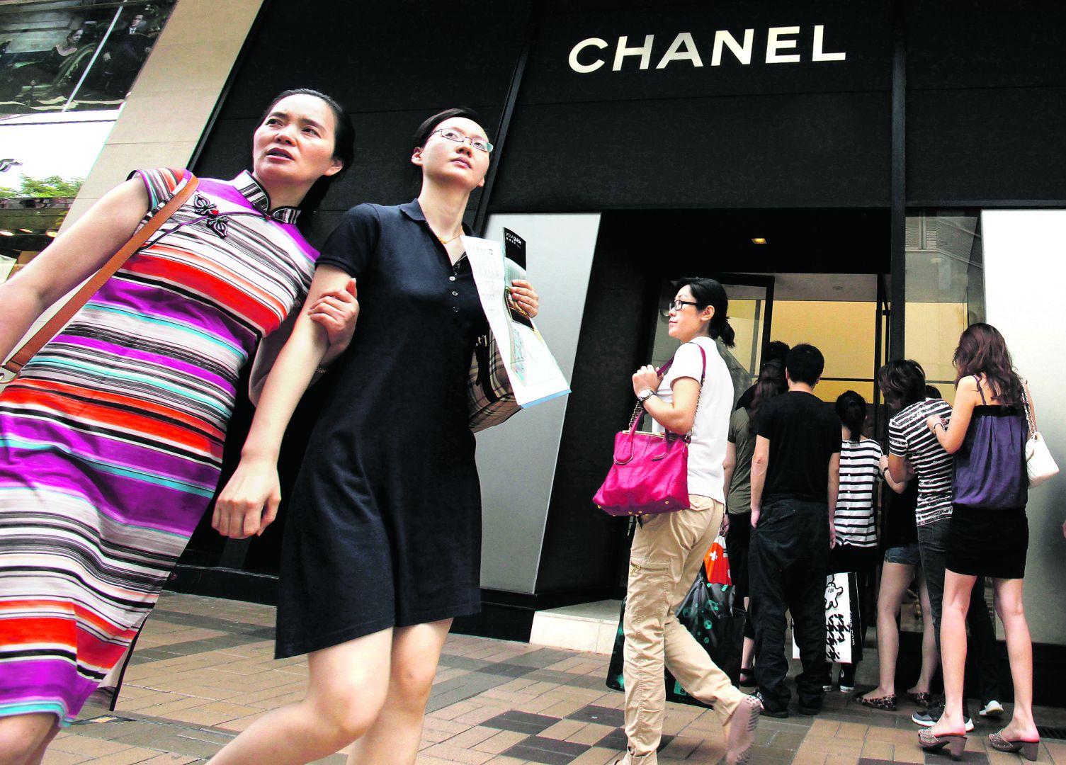 Du khách Trung Quốc đang ngày càng hứng thú với những điểm đến ở xa như ở
 châu Âu và châu Đại Dương, nhất là những nước có chính sách thị thực dễ
 dàng hơn.