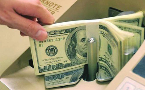 Sau một tuần treo giá bán ra sâu dưới mức trần, Ngân hàng Nhà nước vẫn chưa phải bán ra một đồng USD nào để can thiệp, mà thị trường vẫn tự điều tiết được ở vùng giá thấp hơn.<br>