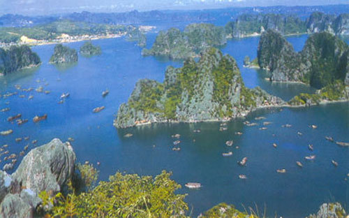 Chương trình Tuần Hạ Long 2012 do UBND tỉnh Quảng 
Ninh phối hợp với Vietnam Airlines tổ
 chức, diễn ra từ ngày 27 - 30/11/2012, nhằm tăng cường quảng bá hình 
ảnh du lịch của Hạ Long - Quảng Ninh đến thị trường châu Âu.