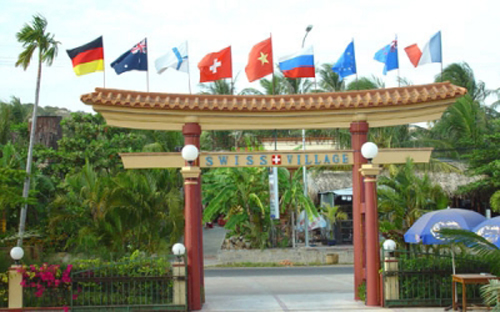 Đứng đơn kiện UBND tỉnh Bình Thuận là Công ty TNHH Làng Thụy Sỹ (100% vốn nước ngoài).