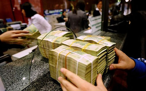 Ngày 29/10/2014, Ngân hàng Nhà nước quyết định hạ trần lãi suất tiền gửi
 VND tại các kỳ hạn từ 1 
tháng đến dưới 6 tháng từ 6%/năm xuống 5,5%/năm. Đây cũng là lần điều 
chỉnh trần lãi suất huy động gần nhất cho đến nay.