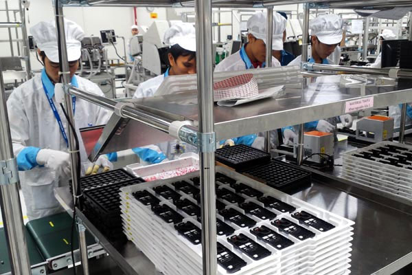 FIH Mobile sẽ bỏ ra 330 triệu USD mua lại nhà máy Microsoft Mobile Việt Nam, còn HMD Global bỏ ra 20 triệu USD để mua lại thương hiệu Nokia và bản quyền thiết kế điện thoại.<br>