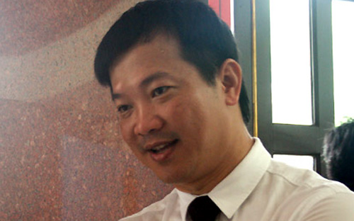 Ông Mai Hữu Tín: "Theo dự báo của tôi, từ giờ đến hết năm sẽ có thêm vài chục nghìn doanh 
nghiệp đóng cửa nữa. Nhưng hầu hết trong số đó là doanh nghiệp nhỏ. Họ 
nghĩ kinh doanh dễ dàng nên lao vào cuộc chơi, giờ khó quá thì "buông" 
để đi làm thuê" - Ảnh: PT.<br>