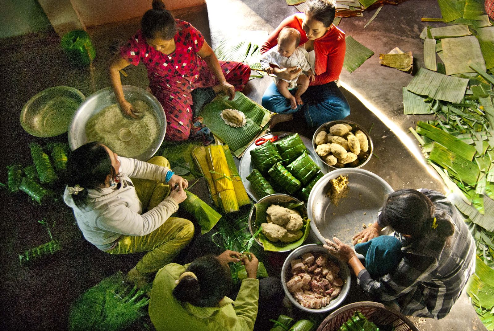 Thủ tướng giao Bộ Công Thương chủ trì, phối hợp với Bộ Nông nghiệp và 
Phát triển nông thôn chủ động theo dõi sát diễn biến thị trường và có 
giải pháp chỉ đạo kịp thời các đơn vị, địa phương bảo đảm cân đối cung 
cầu hàng hóa nhất là các mặt hàng thiết yếu - Ảnh: MASK. 