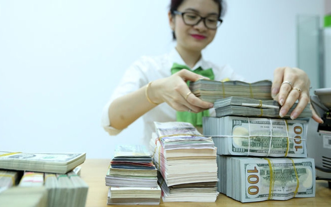 Lượng tiền lớn hút về nhằm trung hòa áp lực tiền đồng đưa ra mua vào ngoại tệ, những ngày trước và sau mốc 10/10/2017.