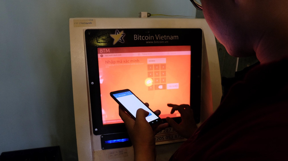 Một máy giao dịch Bitcoin đặt tại Tp.HCM, được gọi là BTM để phân biệt với máy ATM - nguồn ảnh: Zing.vn. 