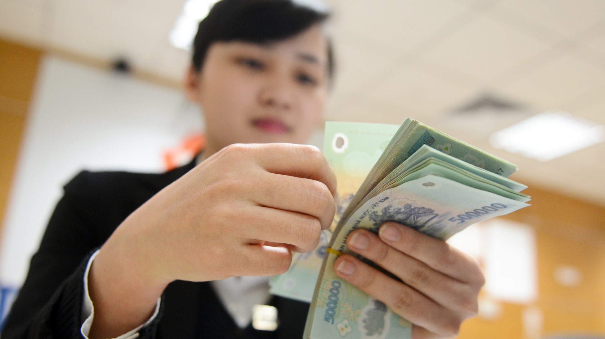 Tính toán một cách tương đối, các ngân hàng chỉ cần nhận 1 USD trên mỗi tài khoản khách hàng cá nhân của mình, cũng đã có thể tạo ra doanh thu hàng triệu USD mỗi năm.