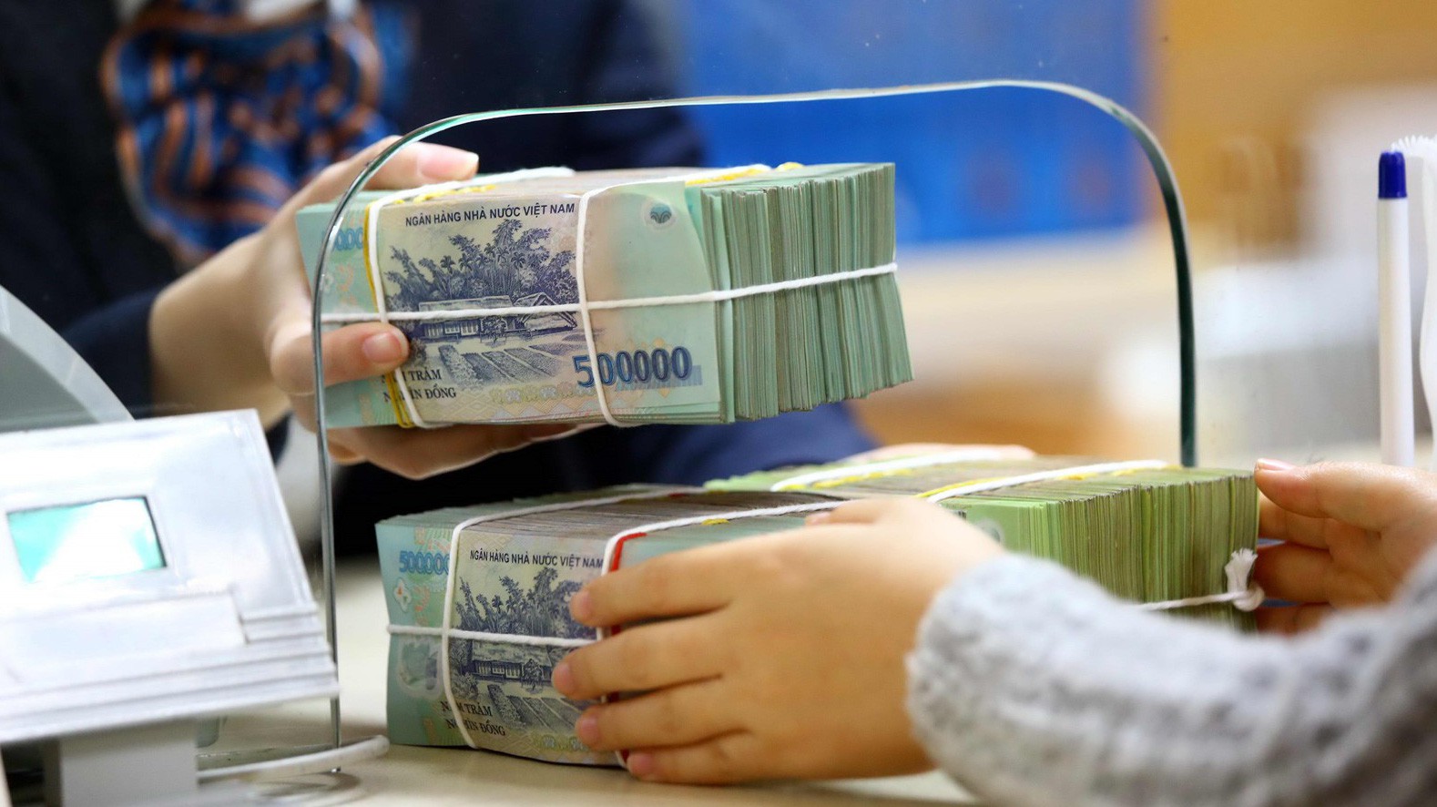 Với kết quả sau 9 tháng, cùng triển vọng bùng nổ cả năm nói trên, dự kiến ngay cuối năm nay thị trường chứng khoán sẽ tiếp tục đón thêm những kế hoạch chào hàng từ những điển hình khởi sắc lợi nhuận.