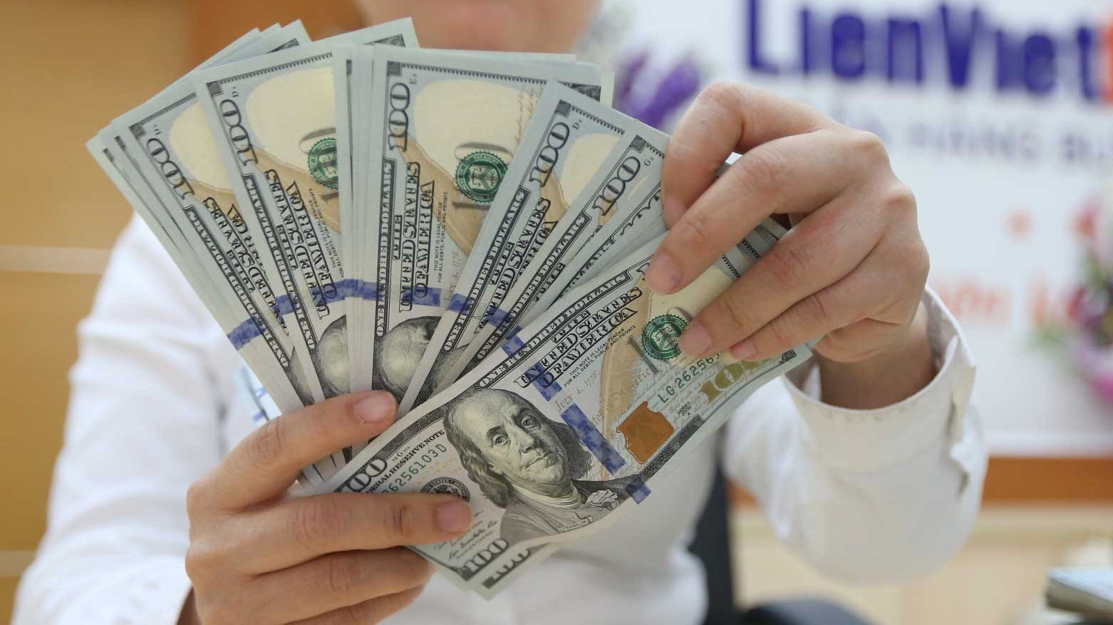 Cầu VND tăng lên, và đây cũng là thời điểm tín dụng bước vào mùa tăng mạnh nhất trong năm, như một thông lệ - Ảnh: Quang Phúc.