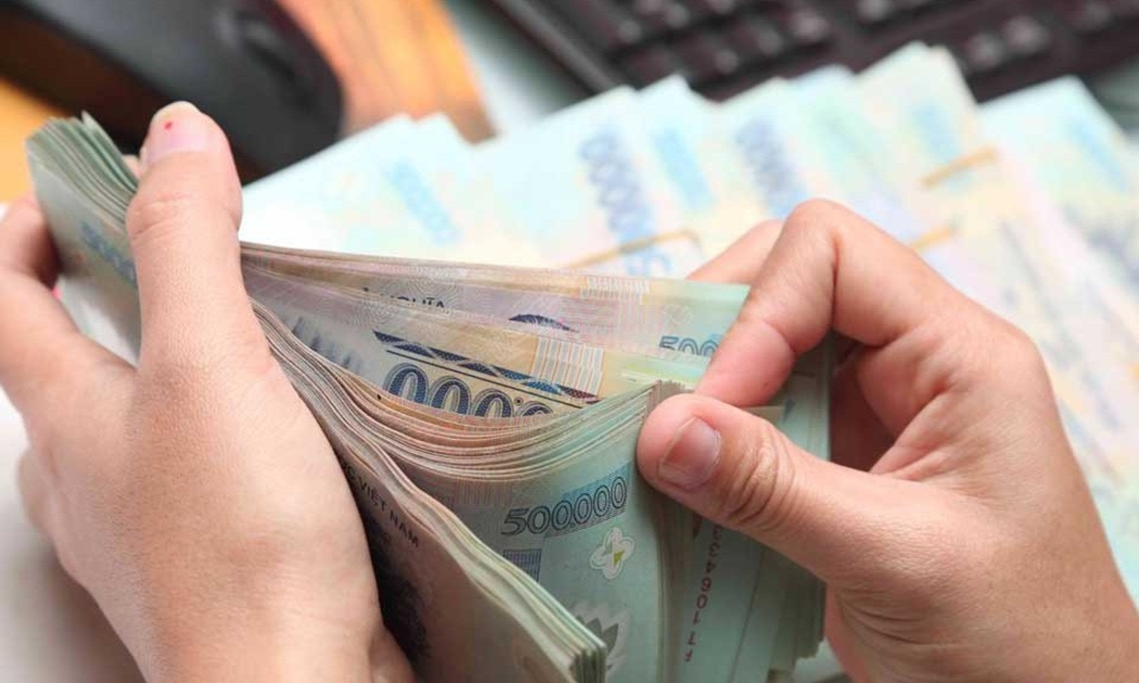 Trả lời chất vấn Quốc hội tuần qua, Thống đốc Lê Minh Hưng khẳng định, trong bất cứ trường hợp nào xử lý các phương án đối với các tổ chức tín dụng, mục tiêu đầu tiên phải đảm bảo là an ninh kinh tế, đảm bảo trật tự an toàn xã hội, đảm bảo an toàn hệ thống ngân hàng, cùng giữ được lòng tin của người gửi tiền và bảo vệ quyền và lợi ích hợp pháp của người gửi tiền - Ảnh: Thanh Niên.