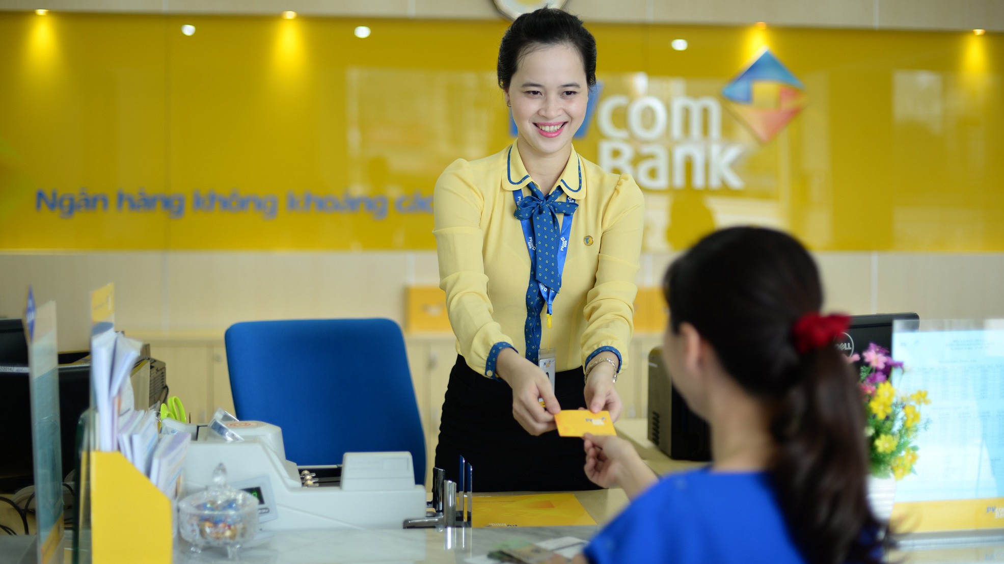 Trong ba ngày từ 1 đến 3/12/2017, khách hàng theo chương trình của PVcomBank được giảm giá 10% khi mua vé Vietnam Airlines.