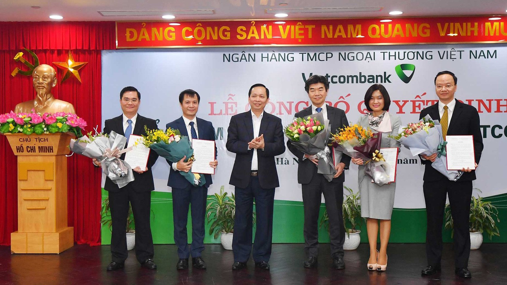 Vietcombank có ba nhân sự mới ở vị trí phó tổng giám đốc, cùng thay đổi quan trọng ở vị trí kế toán trưởng.