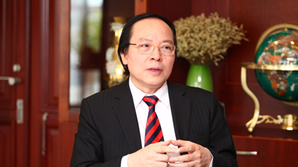 Ông Đỗ Minh Phú đã lựa chọn ở lại làm Chủ tịch TPBank và sẽ từ nhiệm tại DOJI, theo quy định của Luật sửa đổi bổ sung Luật các tổ chức tín dụng mà Quốc hội vừa thông qua.