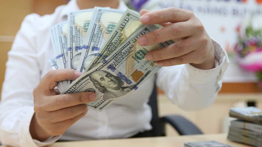 Trên biểu niêm yết của các ngân hàng thương mại, giá USD bán ra đã nhanh chóng bật lên từ mức 22.720 VND trước Tết, hiện một số thành viên đã yết gần mức 22.780 VND - Ảnh: Quang Phúc.