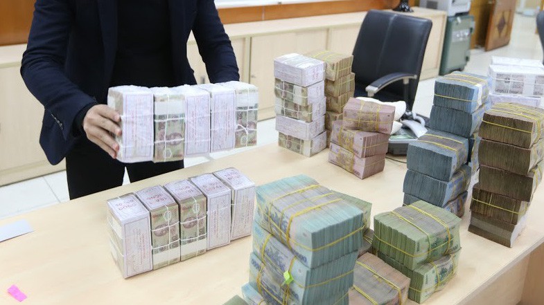 Tỷ lệ nợ xấu và nợ tiềm ẩn thành nợ xấu so với tổng dự nợ ước tính đến cuối 2017 giảm xuống còn 7,91% so với mức 10,08% cuối 2016 - Ảnh: Quang Phúc.