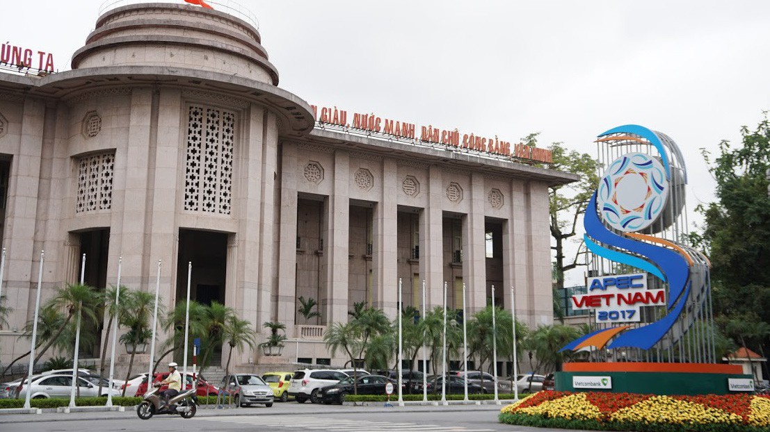 Trong năm 2017, nhiều vụ việc rủi ro tiền gửi xẩy ra nhưng kết quả xử lý cuối cùng các trường hợp cụ thể vẫn chưa có những công bố chính rộng rãi. (trong ảnh, trụ sở Ngân hàng Nhà nước tại Hà Nội - ảnh: Quang Phúc).