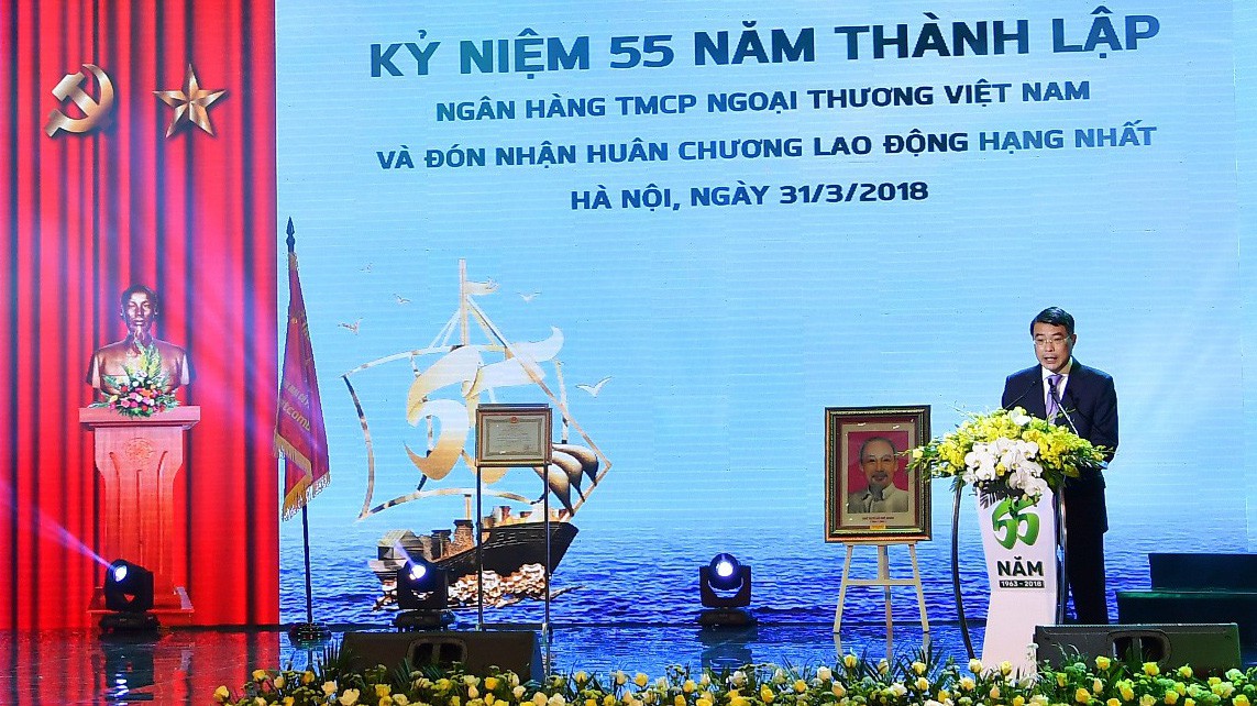 Thống đốc Lê Minh Hưng giao nhiệm vụ Vietcombank xây dựng và triển khai quyết liệt lộ trình tăng vốn tự có, đảm bảo đến cuối năm 2020 có mức vốn tự có và tỷ lệ an toàn vốn đáp ứng theo chuẩn mực vốn Basel 2 (theo phướng pháp chuẩn).