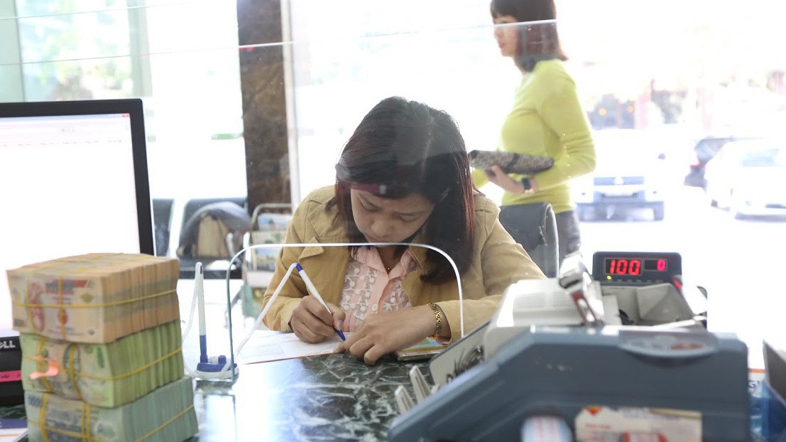 Nguồn tiền gửi không kỳ hạn gia tăng và hiện có những ngân hàng chỉ trả lãi suất như mang tính tượng trưng với... 0,1%/năm - Ảnh: Quang Phúc.