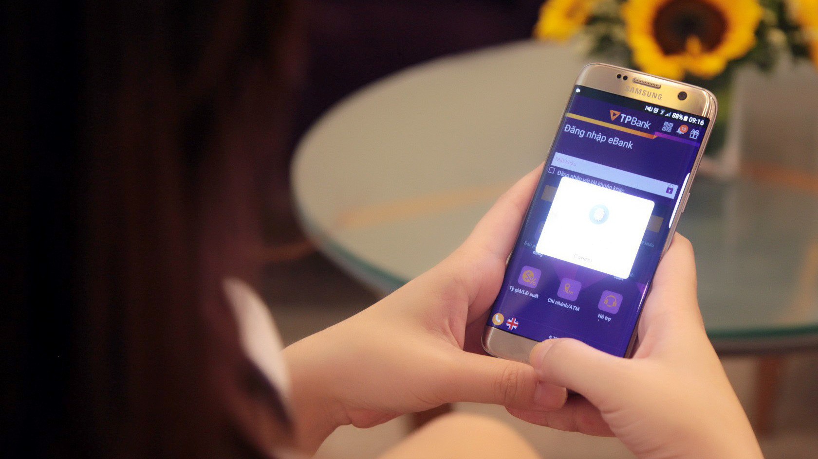 "TPBank khi chưa so sánh được với các đàn anh về quy mô, thì chúng tôi chọn cách đi riêng. Ngân hàng số là lựa chọn để làm lợi thế cạnh tranh, để rút ngắn và vượt lên. Đến nay chúng tôi xác định vị thế hàng đầu trên thị trường ở định vị này" - ông Đỗ Minh Phú, Chủ tịch Hội đồng Quản trị TPBank nói về hướng lựa chọn khi bắt đầu tái cơ cấu.