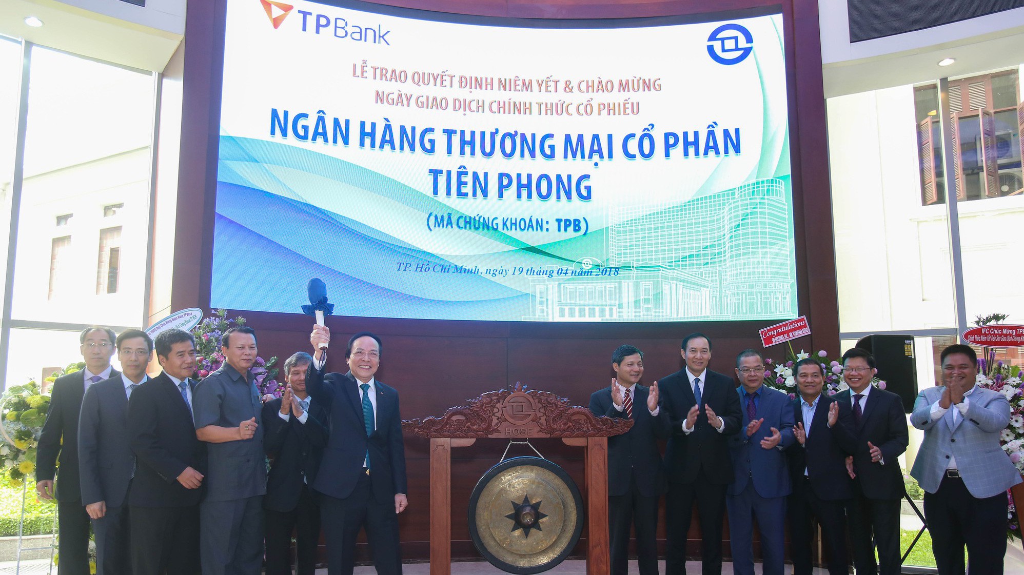 Với mức giá xác định qua phiên giao dịch đầu tiên, giá trị vốn hóa của TPB đạt quy mô 18.000 tỷ đồng, nằm trong nhóm 25 mã có mức vốn hóa lớn nhất trên sàn HOSE.