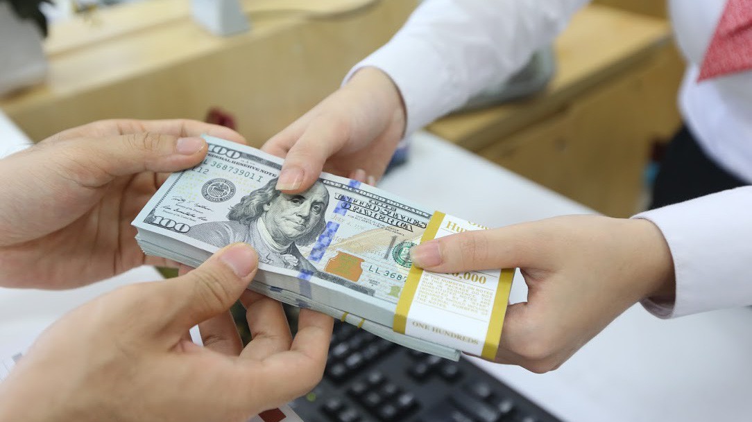 Trong hơn hai năm qua, Ngân hàng Nhà nước đã mua thêm tới 32 tỷ USD - Ảnh: Quang Phúc.