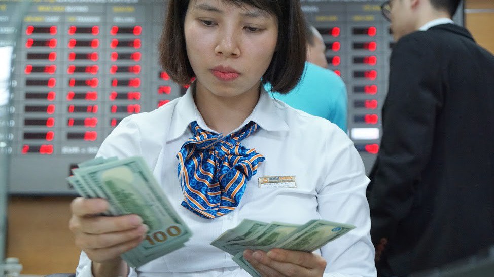 Ngân hàng Nhà nước đã mua vào hơn 32 tỷ USD trong khoảng hai năm qua - Ảnh: Quang Phúc.