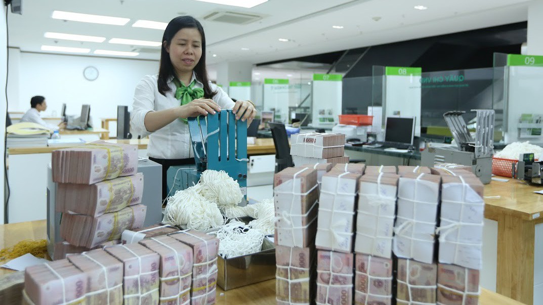 Theo Tổng cục Thống kê, tính đến 20/6, tổng phương tiện thanh toán đã tăng 7,96% so với cuối năm 2017, cao hơn hẳn so với cùng kỳ năm trước (tăng 5,69%) - Ảnh: Quang Phúc.