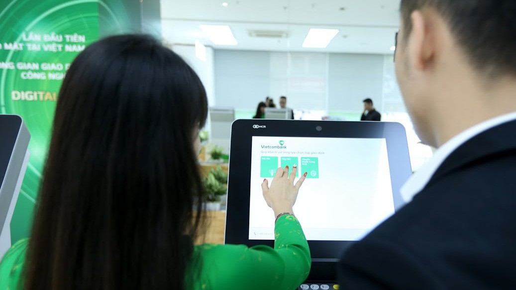 Sau quá trình đầu tư, số hóa đang trở thành yếu tố nổi bật giúp các ngân hàng giảm thiểu chi phí vận hành, tăng thu dịch vụ và thúc đẩy lợi nhuận - Ảnh: Quang Phúc.