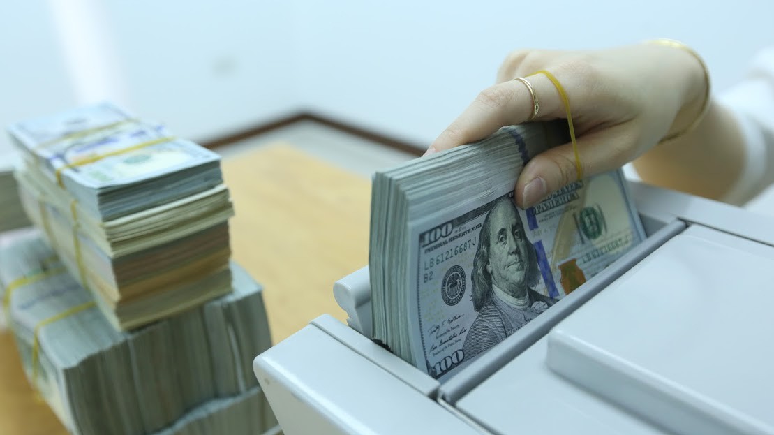 Bắt đầu từ tháng 6/2018, tỷ giá USD/VND biến động, tiếp tục diễn ra trong tháng 7, kéo dài cho đến đầu tháng 8 này và chưa có dấu hiệu thực sự hạ nhiệt - Ảnh: Quang Phúc.