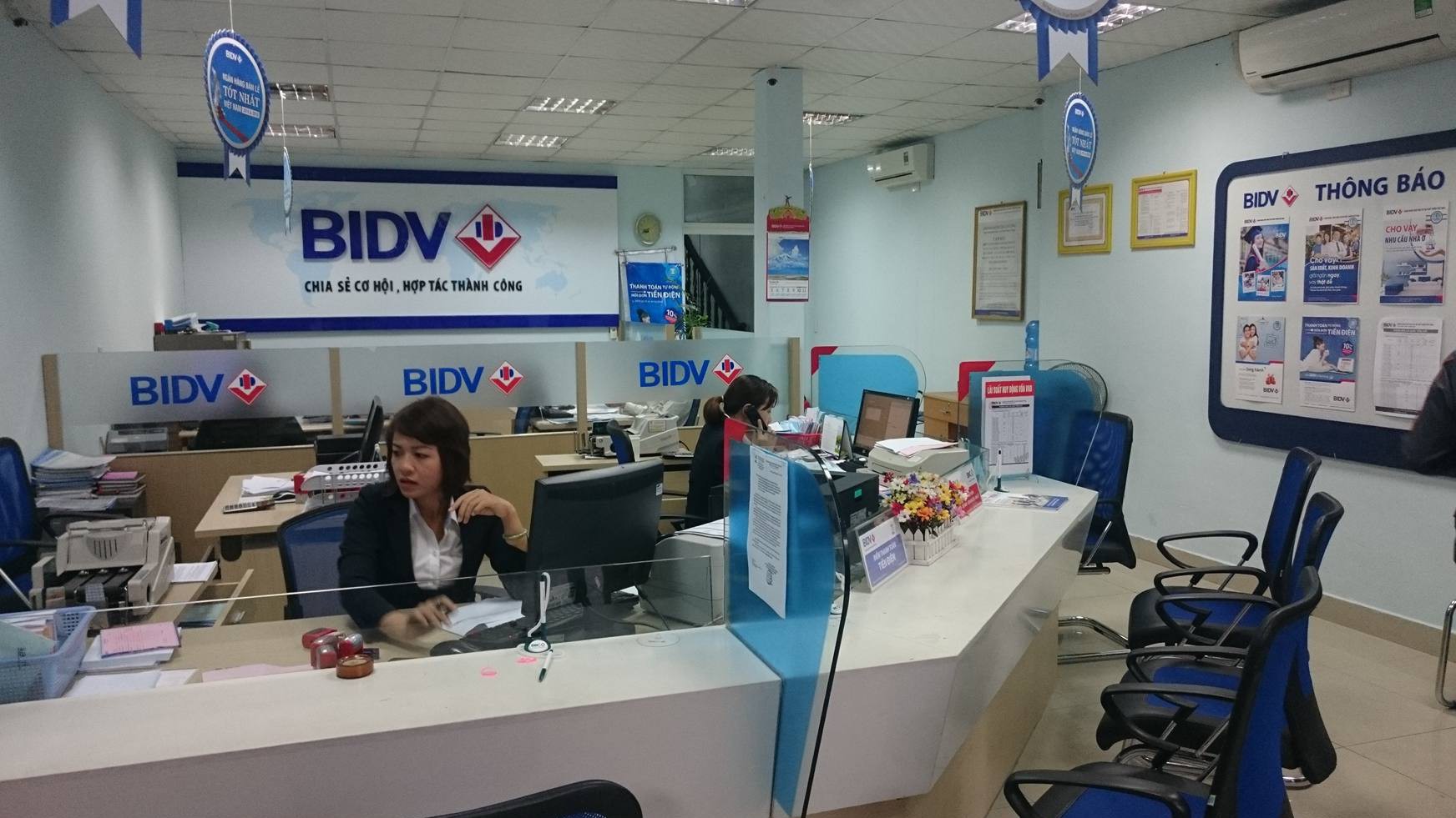 BIDV vừa phải dồn dập đi vay lãi suất cao bằng trái phiếu dài hạn để cân đối vốn, khi kế hoạch tăng vốn điều lệ vẫn chưa khả thi.