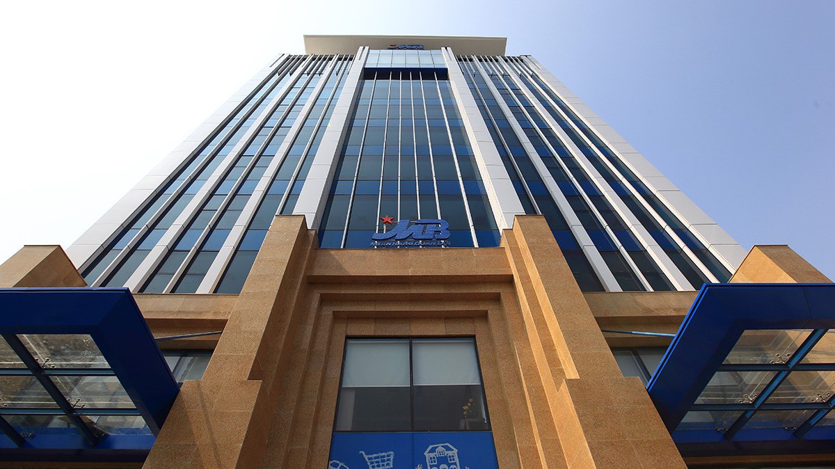 Xác định đây là khoản đầu tư hiệu quả cũng như triển vọng giá trị đầu tư trong tương lai, nên Vietcombank chỉ bán bớt một phần để đảm bảo giới hạn tỷ lệ sở hữu tại MB theo quy định của Thông tư 36.