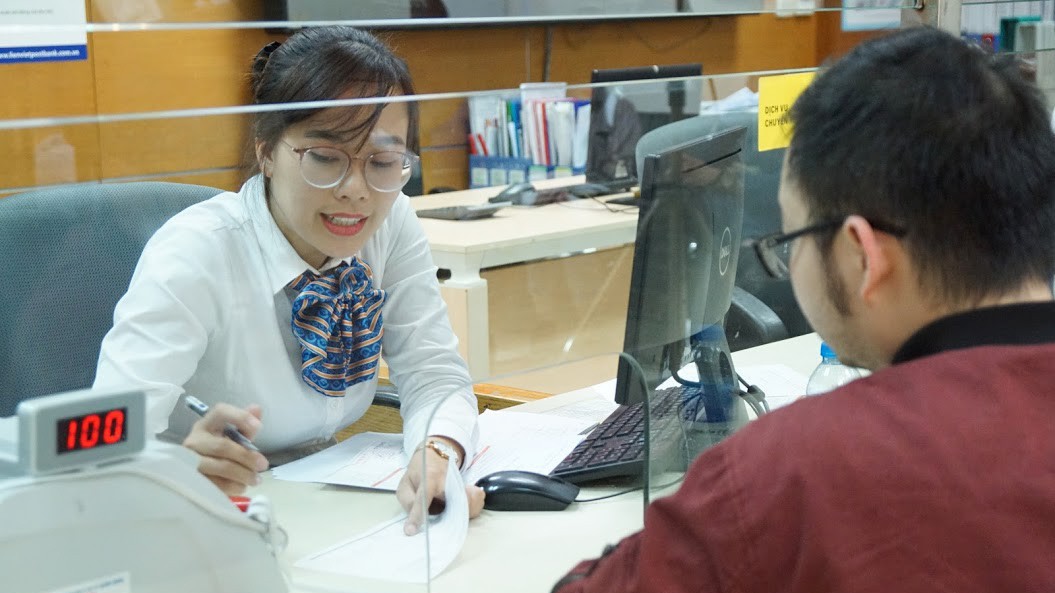 Các ngân hàng thương mại đã có thời gian và lộ trình để tăng vốn tự có, dịch chuyển tài sản để đáp ứng hai điều chỉnh kỹ thuật này - Ảnh: Quang Phúc.