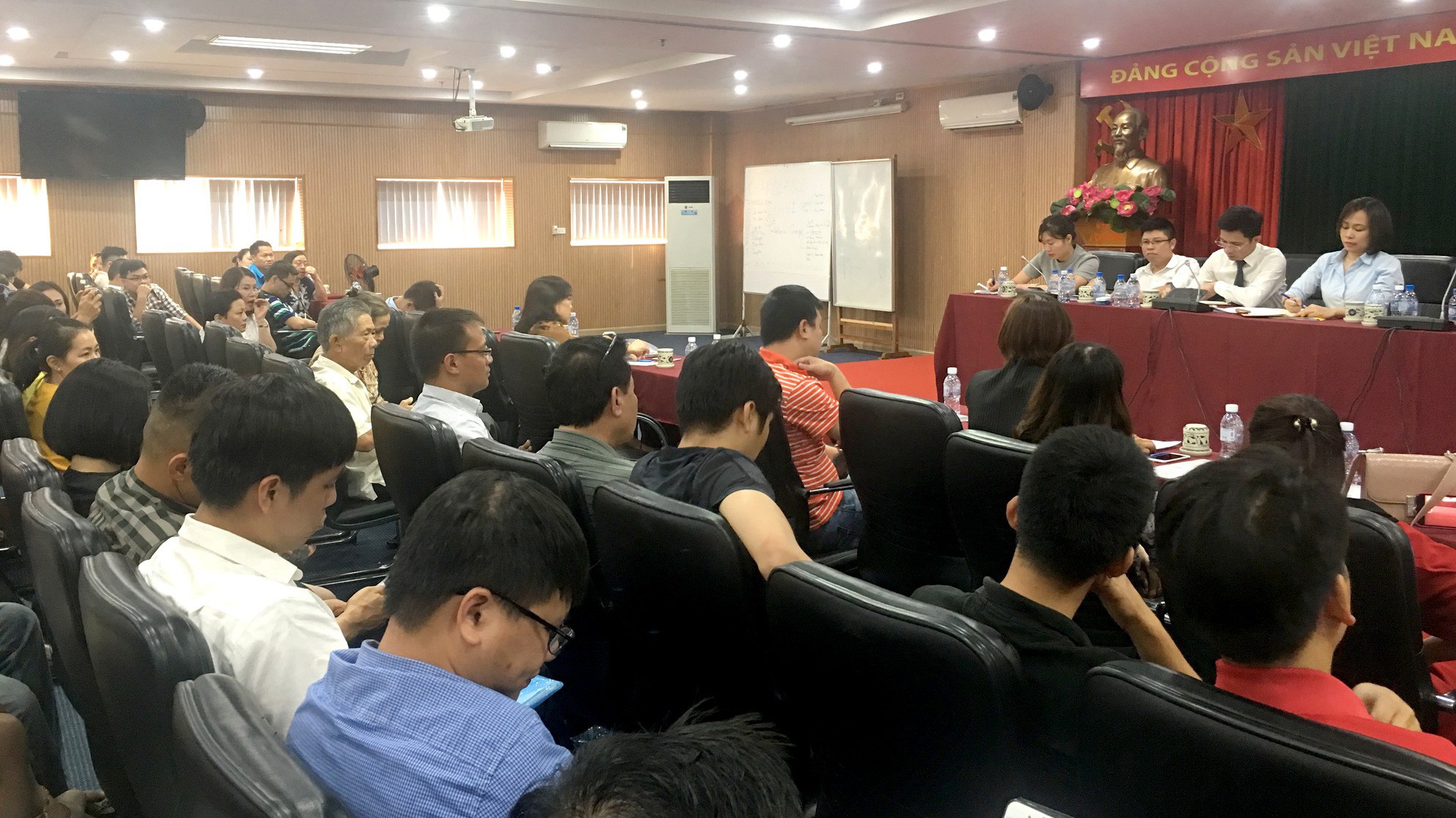 PVcomBank đã tổ chức một số buổi làm việc với các cá nhân/tổ chức mua nhà dự án Tokyo Tower để trao đổi về những vấn đề liên quan và định hướng xử lý của ngân hàng trong thời gian tới.