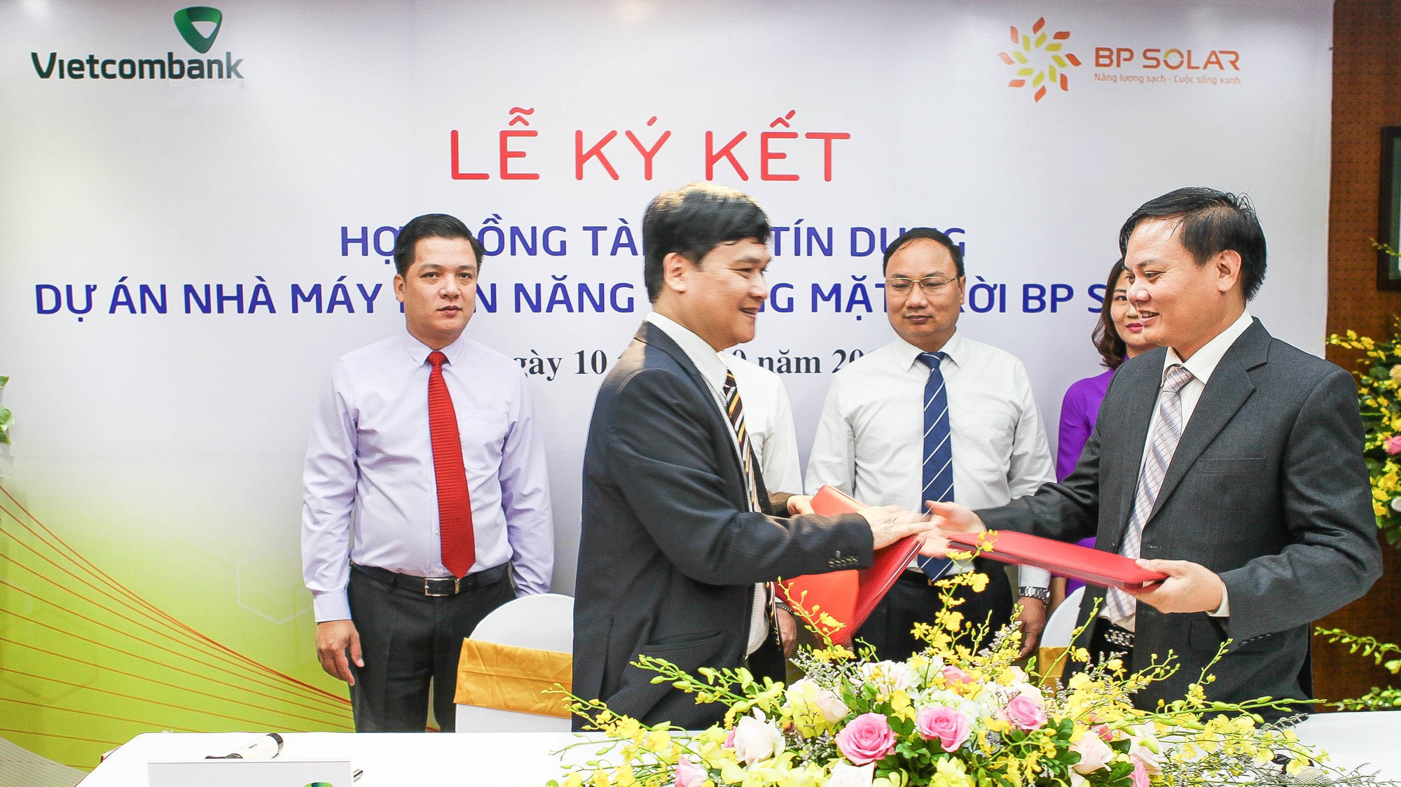 Lễ ký hợp đồng giữa Vietcombank với BP Solar.