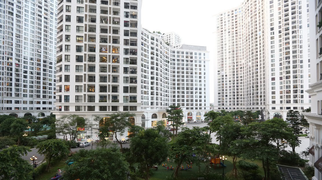 Nếu xem và gộp tín dụng tiêu dùng mua sửa chữa nhà ở của người dân vào tín dụng bất động sản, phải áp hệ số rủi ro tín dụng cao như tín dụng bất động sản, lãi suất cho vay chắc chắn sẽ tăng cao và triệt tiêu nhu cầu và khả năng mưu cầu nhà ở của một bộ phận dân cư - Ảnh: Quang Phúc.