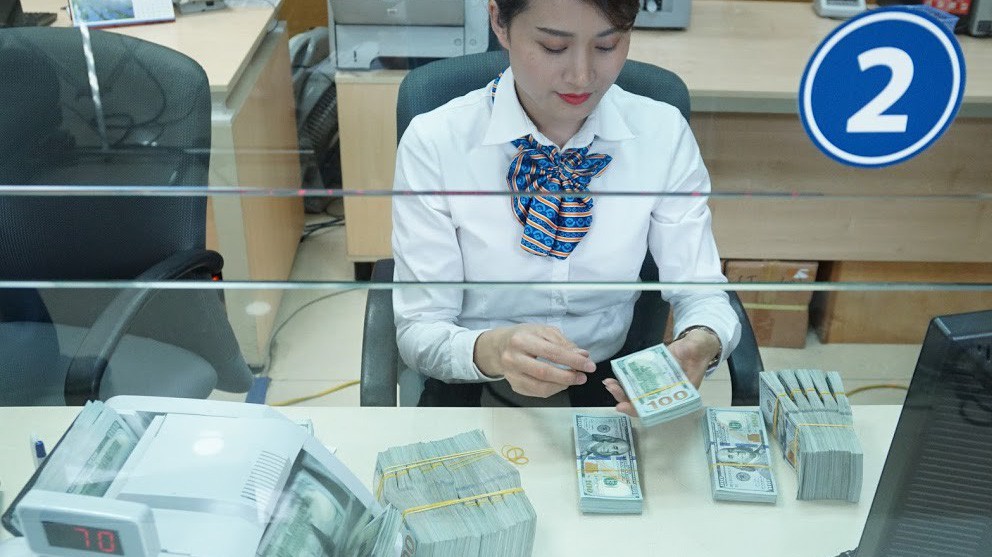 Dự kiến Ngân hàng Nhà nước cũng sẽ sớm có định hướng về chính sách tín dụng ngoại tệ, để doanh nghiệp chủ động nắm bắt, trước khi cơ chế kết thúc theo thông tư gần nhất đang áp dụng - Ảnh: Quang Phúc.