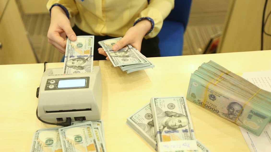 Tỷ giá USD/VND liên tiếp có những bước giảm trong một tuần đồng USD và Nhân dân tệ có biến động rất mạnh - Ảnh: Quang Phúc.