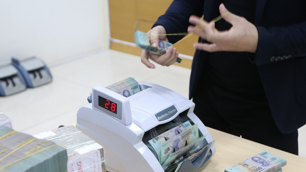 Trong ngày 12/11, Ngân hàng Nhà nước bơm ròng 4.000 tỷ đồng ra thị trường, đưa khối lượng lưu hành trên kênh cầm cố tăng lên mức 56.658 tỷ đồng - Ảnh: Quang Phúc.