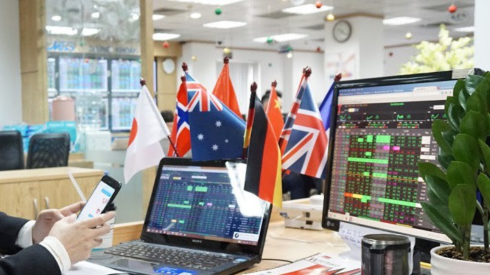 Trong năm 2017 và đầu 2018, một loạt ngân hàng thương mại Việt Nam đã cháo bán cổ phần thành công cho nhà đầu tư nước ngoài với giá trị lớn và giá cao so với hiện nay - Ảnh: Quang Phúc.