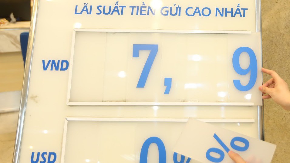 Lãi suất VND tăng lên trên cả thị trường dân cư và thị trường liên ngân hàng - Ảnh: Quang Phúc.