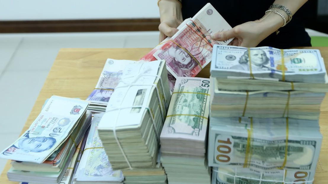 Tính chung 2018, Ngân hàng Nhà nước vẫn mua ròng được lượng lớn ngoại tệ và dự trữ ngoại hối quốc gia của Việt Nam tiếp tục có một năm cải thiện với kỷ lục mới - Ảnh: Quang Phúc.
