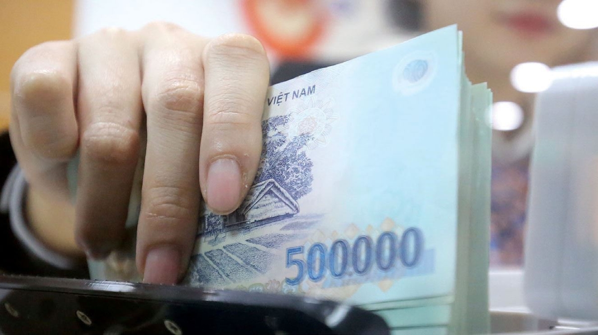 Một mặt nợ xấu được đè xuống và lợi nhuận tăng lên, mặt khác phần vốn khê đọng và không gian tín dụng từ nợ xấu được tái tạo trong điều kiện Ngân hàng Nhà nước định hướng siết lại chỉ tiêu tăng trưởng năm thứ hai liên tiếp.