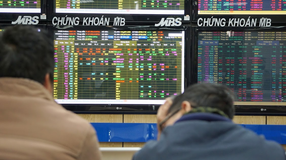 Dòng tiền lớn đã đi đâu là câu hỏi kéo dài những tháng qua trên sàn chứng khoán Việt Nam - Ảnh: Quang Phúc.